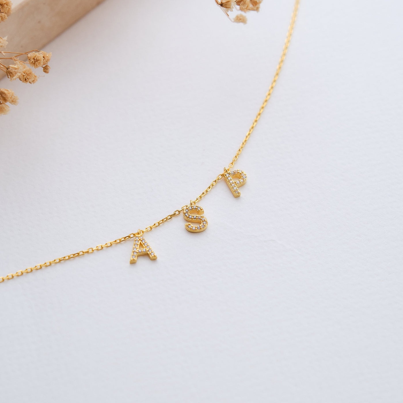 Zirkonia Initial Halskette bis zu drei Buchstaben - OTANTO